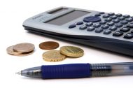 pieniądze-biznes-kalkulator-sprzęt-biurowy-długopis_121-1818